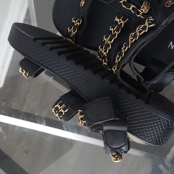 Heels - Picture 2 of 3